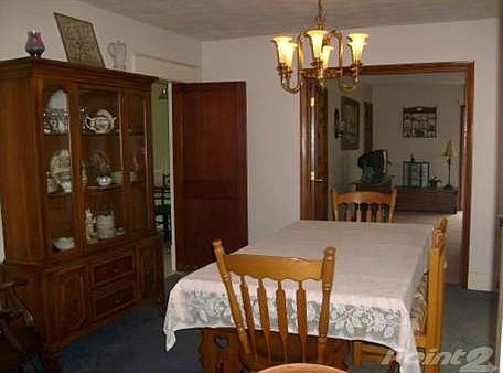 8 N. Washington dining room