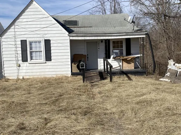 402 S College St, Martinsville, VA 24112