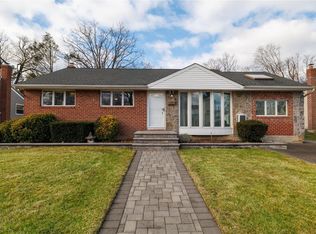 64 Stephen Dr, Plainview, NY 11803