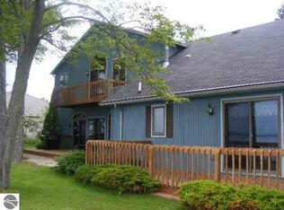 1147 E Lake Mitchell Dr, Cadillac, MI 49601
