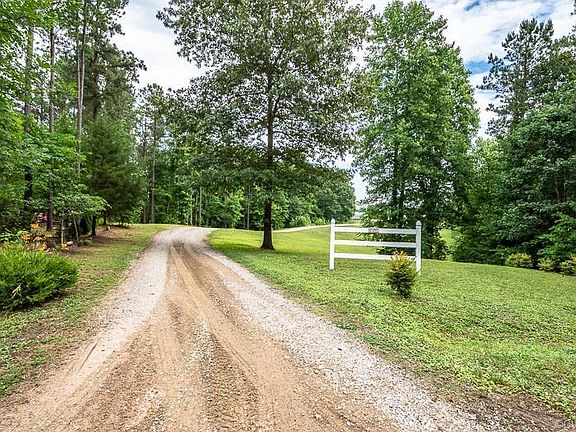 3rd image of 176 Courthouse Estates Dr