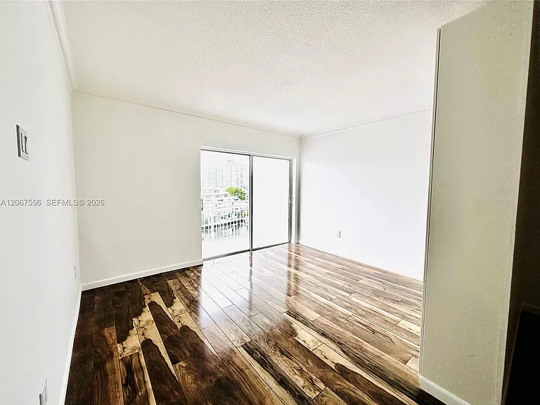 400 Kings Point Dr #714 — Photo 6