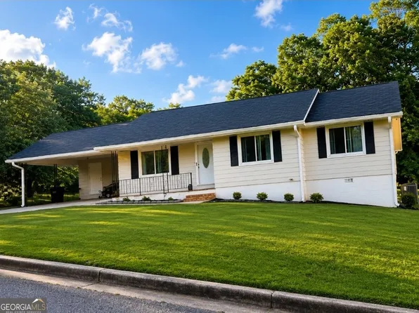 110 Point View Ct, Tyrone, GA 30290