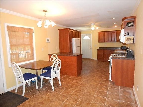 2nd image of 707 Cedar Ct
