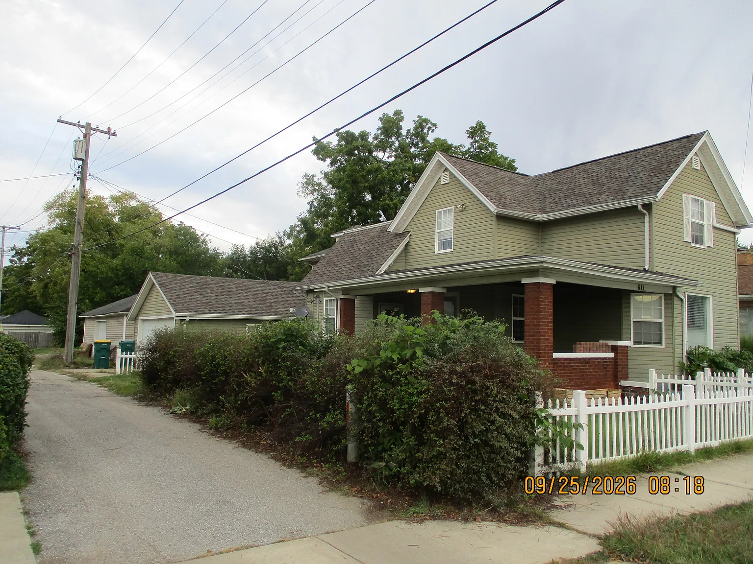 611 Liberty Dr — Photo 2
