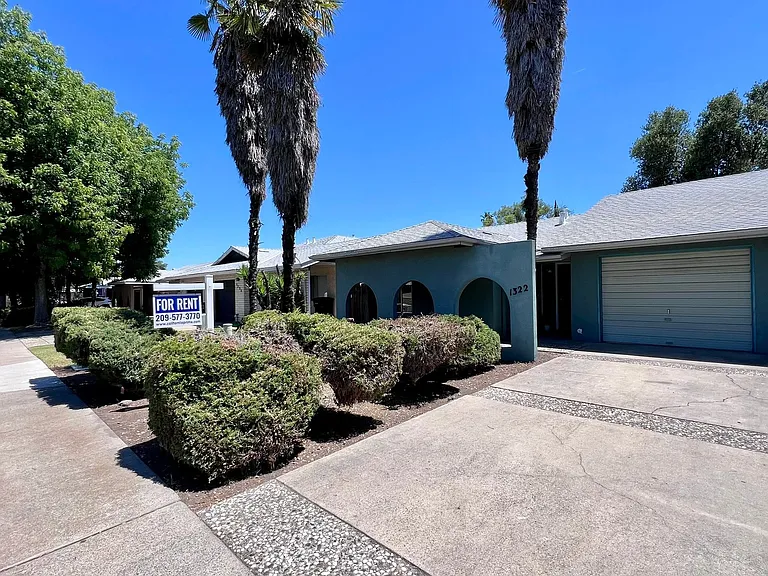 1322 Rose Ave — Photo 1