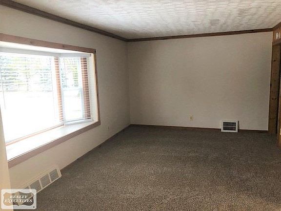 4th image of 4245 Roseberry Ct