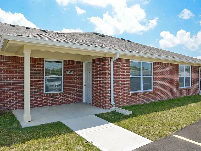 1825 Wichman Ln — Photo 15