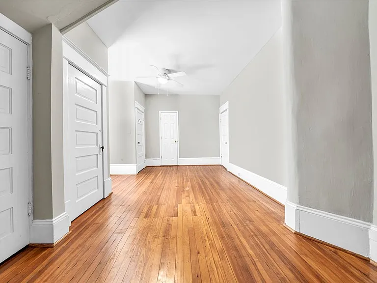 2410 Broadway Ave #B — Photo 23