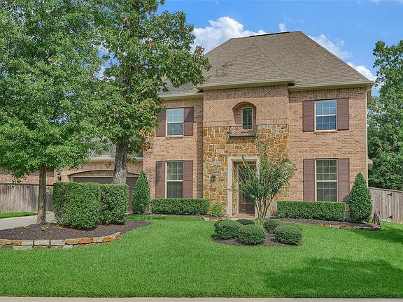 Montgomery ISD.Beautiful lush landscaping.Cul-de-sac street.