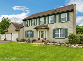8 Hunters Green Ct, Howell, NJ 07731