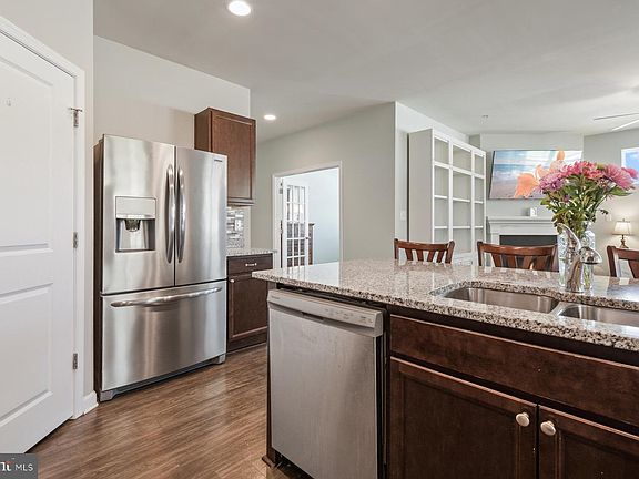 3rd image of 415 Twin Creeks Dr