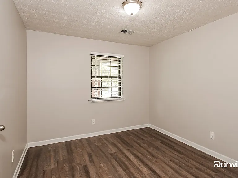 2571 Redfield Dr — Photo 10