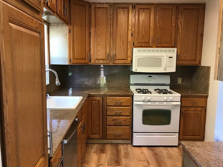 1460 College Ave — Photo 6
