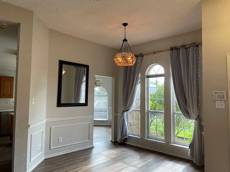 1304 Rosewood Ln — Photo 12