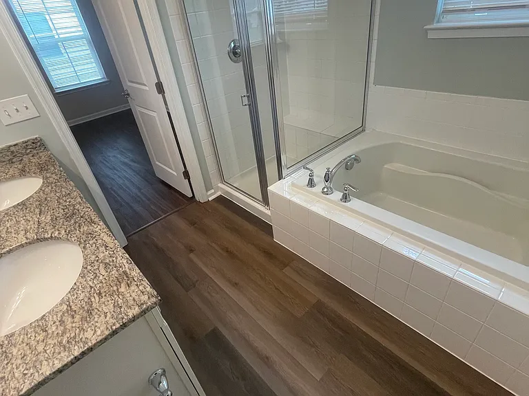2410 Walthall Ct — Photo 30