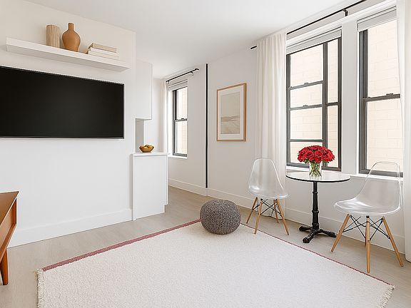 3rd image of 149 W 12th St APT 1-3