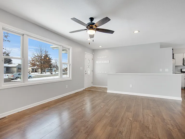 1210 Carriage Hills Dr S — Photo 3