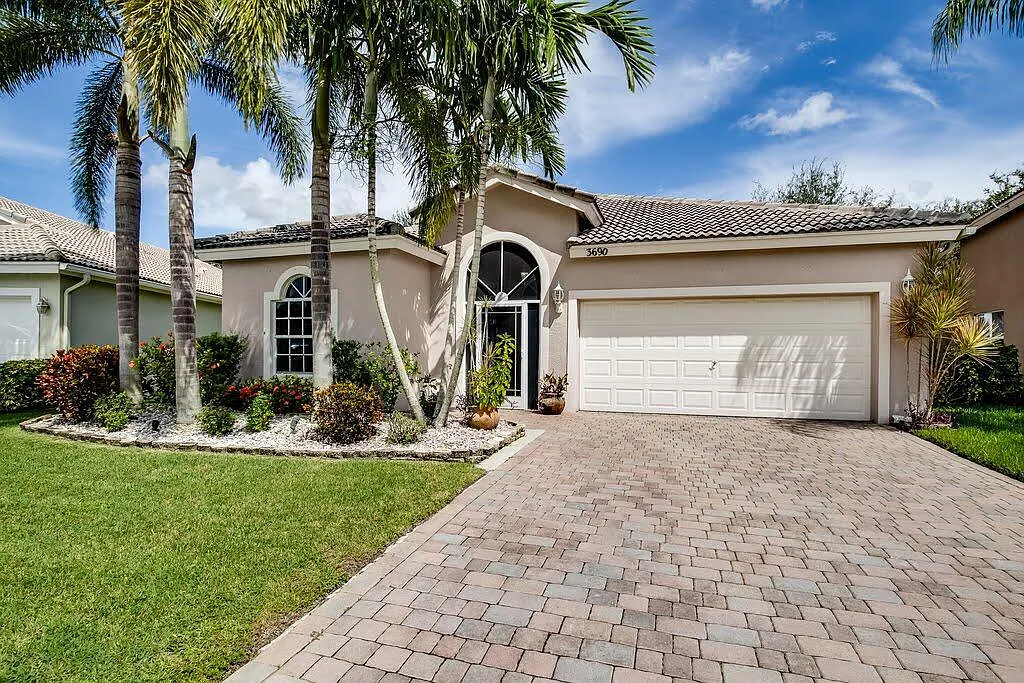3 bed, 2.0 bath, 1992 sqft, $8,500 — Photo 1