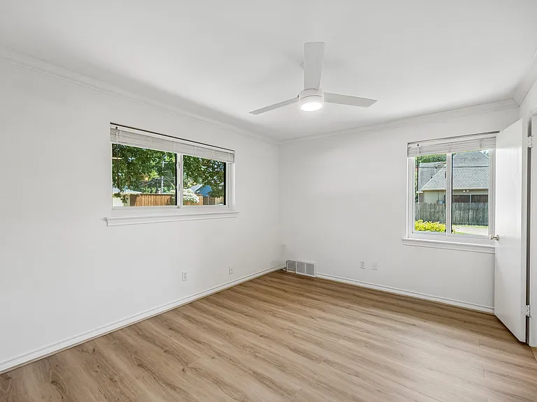3566 Princess Ln — Photo 22