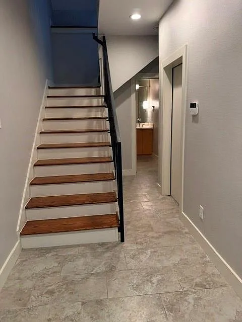 3 bed, 3.5 bath, 2501 sqft, $2,750 — Photo 3
