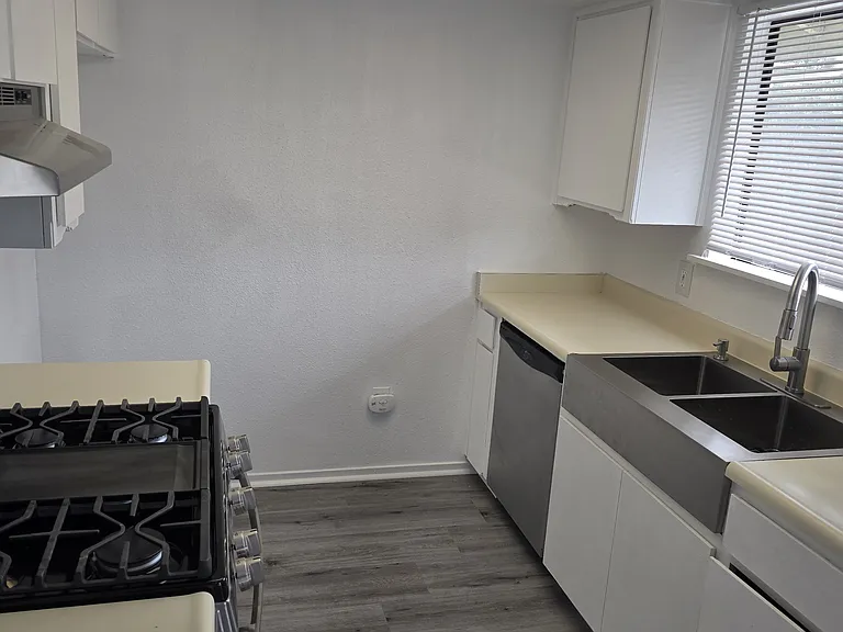 5550 Traffic Way #7 — Photo 15