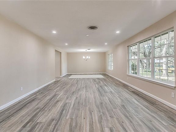 4th image of 4301 Selkirk Dr W
