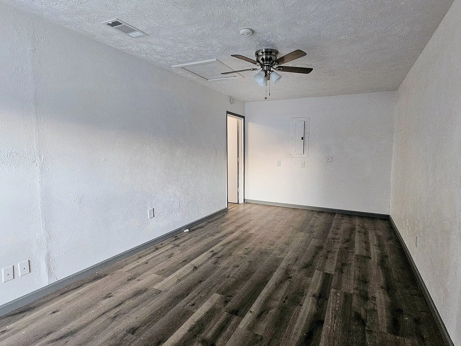 3 bed, 1353 sqft, $2,000 — Photo 4