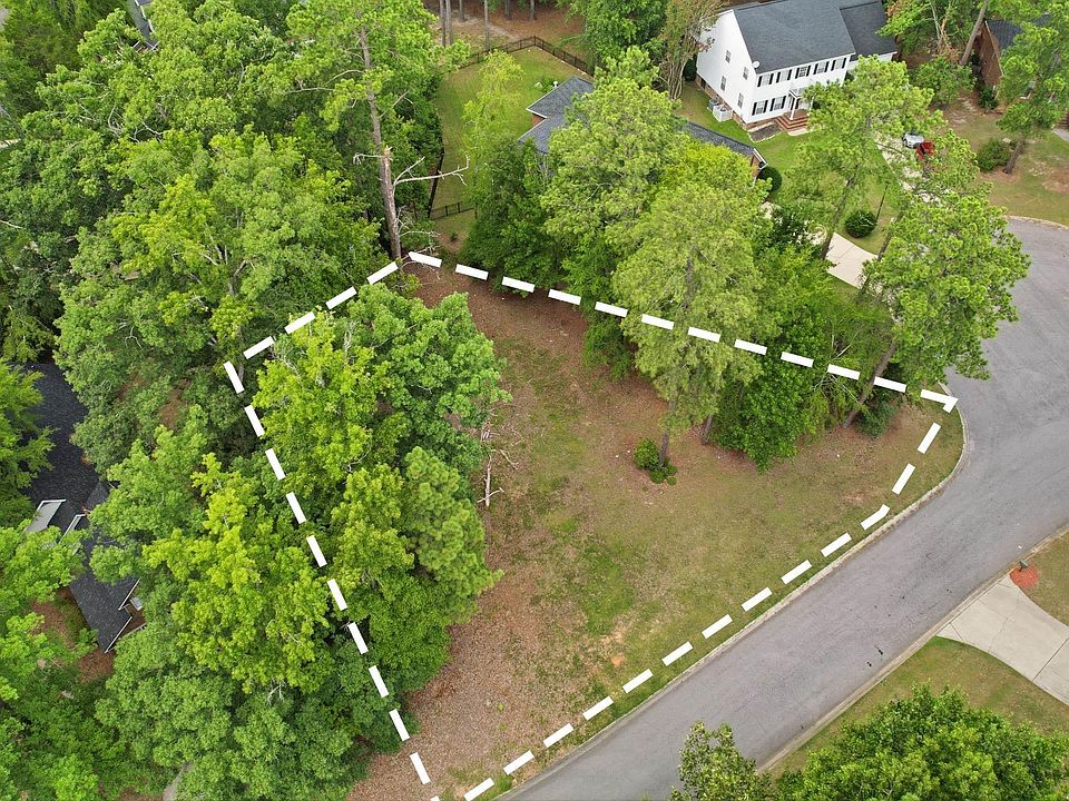 1st image of 105 Oak Trace Ct