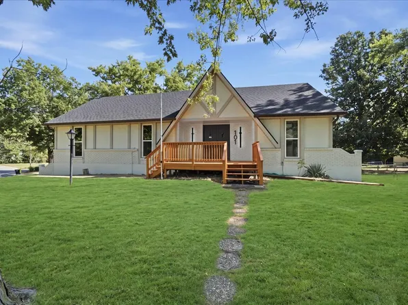101 Maverick Cir, Peculiar, MO 64078