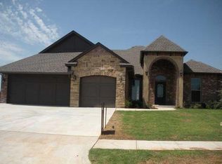 713 Lindsay Ln, Moore, OK 73160