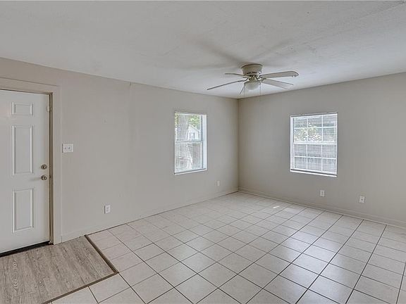 4th image of 1302 Windsor Ave