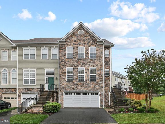 2nd image of 874 Stonefield Sq NE
