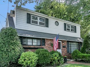 104 Oneil St, Oceanside, NY 11572