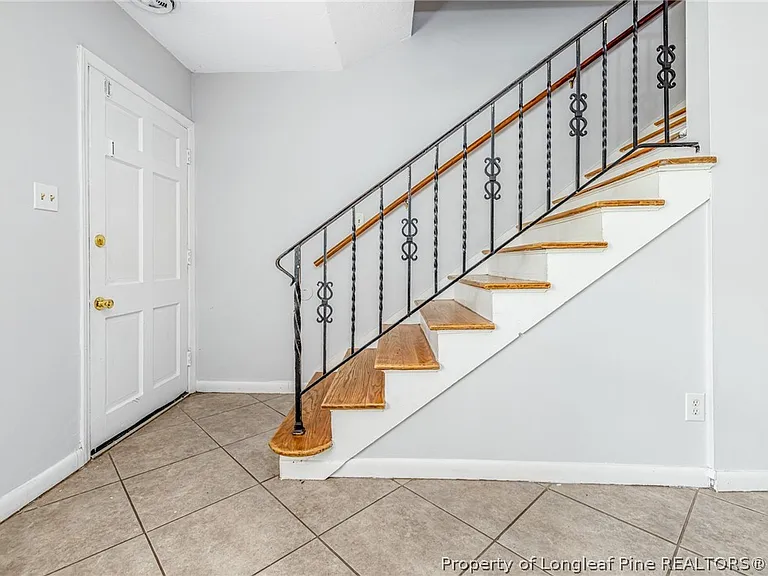 2328 Barrington Cir — Photo 19