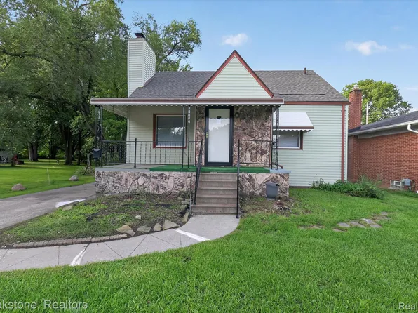 19064 Toepfer Dr, Eastpointe, MI 48021