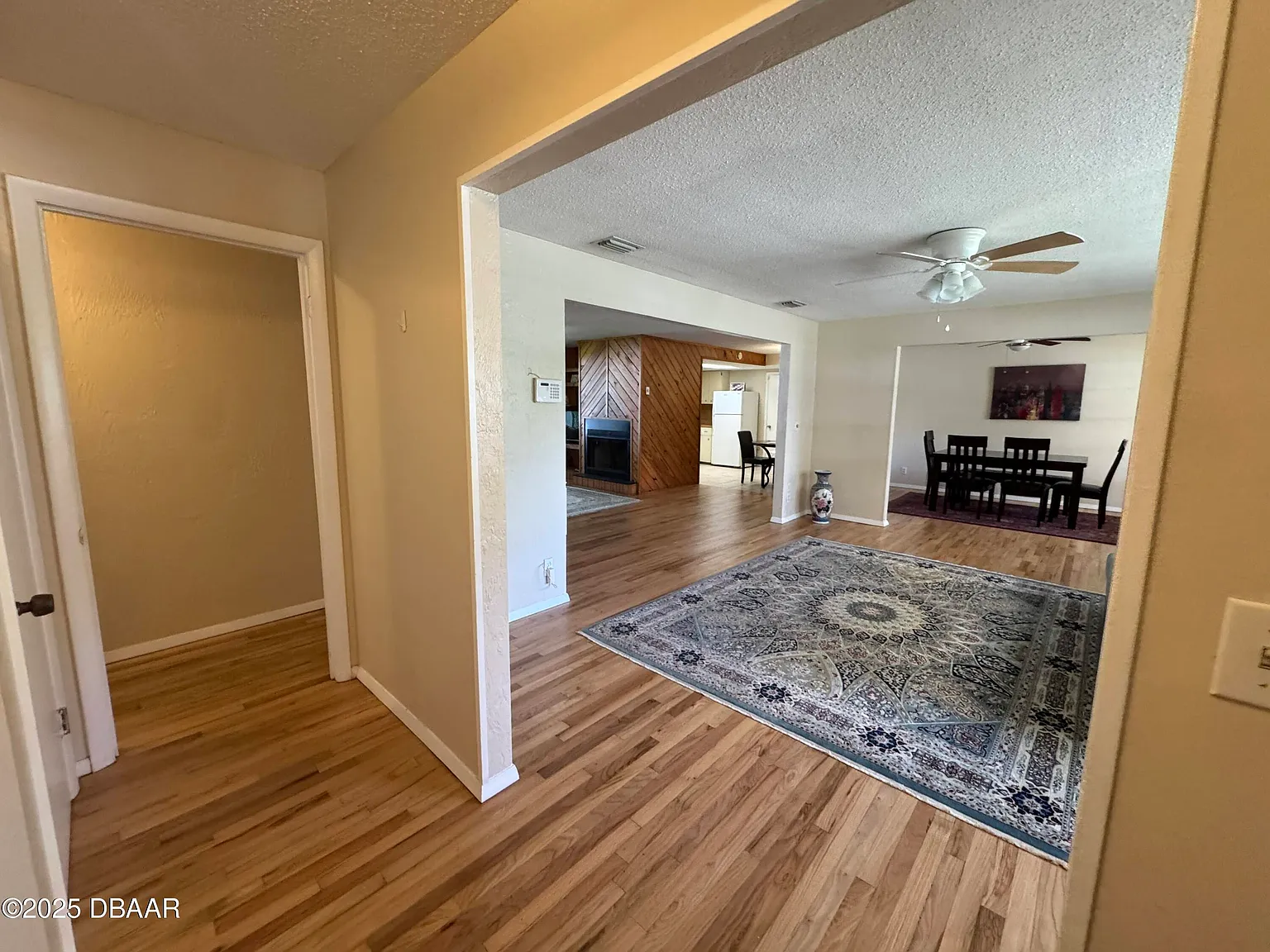 3 bed, 2.0 bath, 2295 sqft, $2,100 — Photo 4