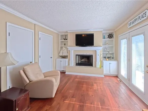 1656 Lake Viking Ter, Gallatin, MO 64640