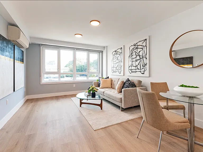 5 Stuyvesant Pl #4I — Photo 1