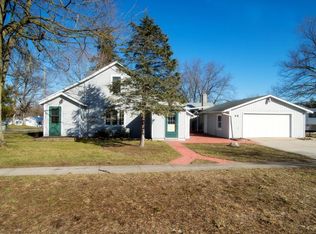 48 Parsonage St, Saranac, MI 48881