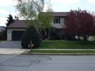 1810 White Oak Dr, Sinking Spring, PA 19608