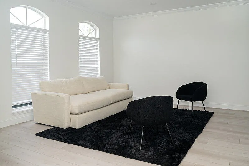 5 bed, 3.0 bath, 3594 sqft, $3,795 — Photo 3