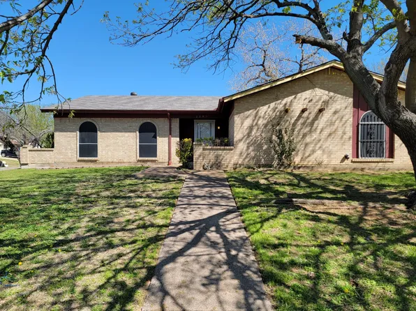 2700 Starlake Ct, Irving, TX 75060