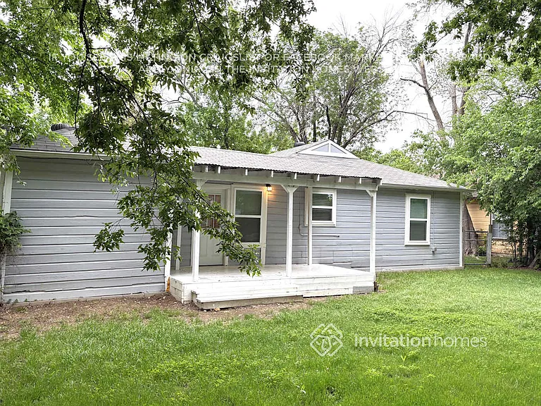 401 Marshall St — Photo 14