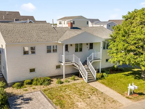 9 10th St W #A, Salisbury, MA 01952