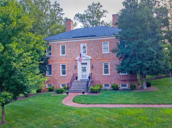 4704 John Scott Dr, Lynchburg, VA 24503
