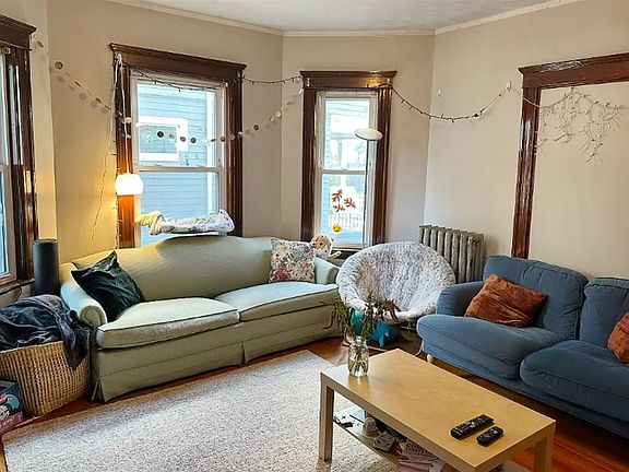 5th image of 183 College Ave