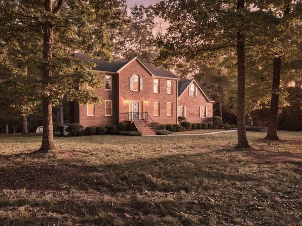 105 Stirling Ct, Forest, VA 24551