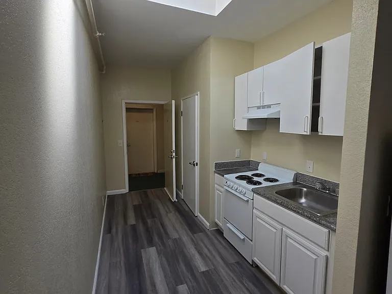 2070 University Avenue — Photo 41
