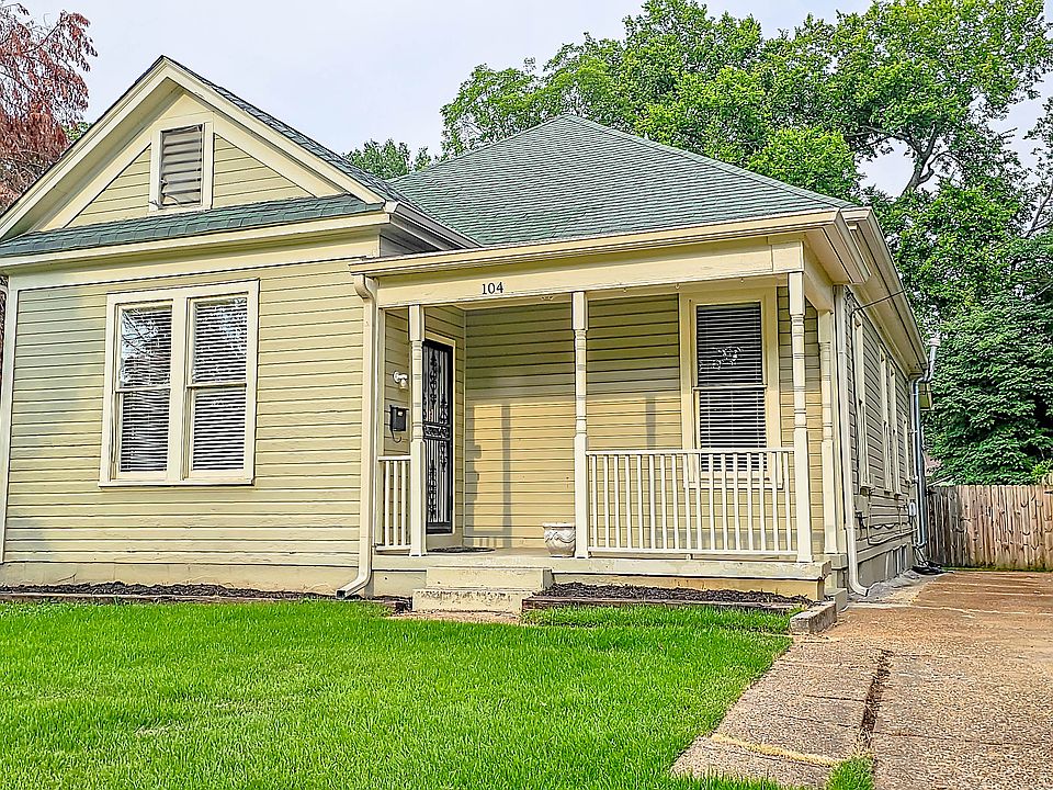 Cozy cottage with off street parking